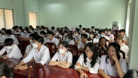 Tân Hưng:Trường Đại học Cần Thơ tập huấn nâng cao nhận thức về quản lý rác thải tại trường học